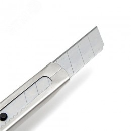 Нож с сегментированным отламывающимся лезвием Auto Lock 18 мм