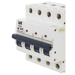 ARMAT Автоматический выключатель M06N 4P C 32А IEK