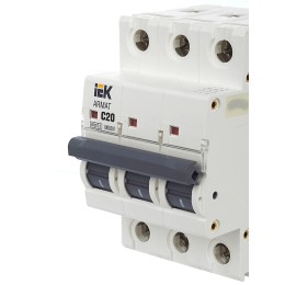 ARMAT Автоматический выключатель M06N 3P C 20А IEK