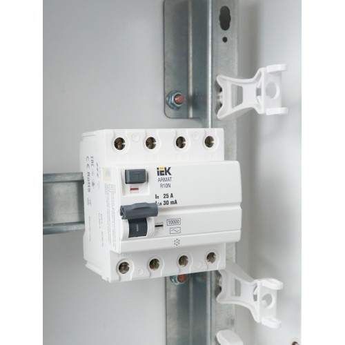 ARMAT Выключатель дифференциального тока R10N 4P 25А 30мА тип AC IEK