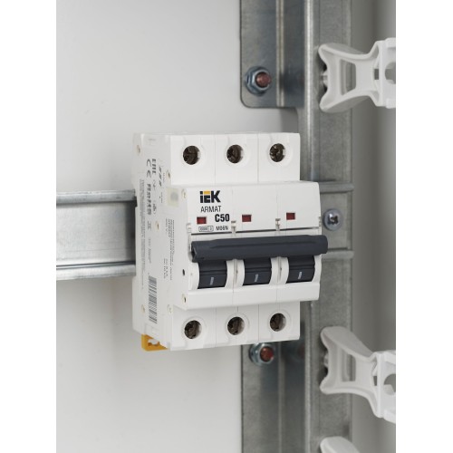 ARMAT Автоматический выключатель M06N 3P C 50А IEK