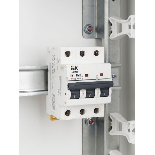 ARMAT Автоматический выключатель M06N 3P C 20А IEK