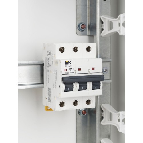 ARMAT Автоматический выключатель M06N 3P C 16А IEK