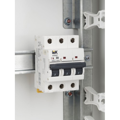 ARMAT Автоматический выключатель M06N 3P C 6А IEK