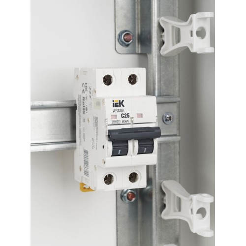 ARMAT Автоматический выключатель M06N 2P C 25А IEK