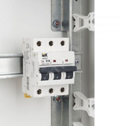 ARMAT Автоматический выключатель M06N 3P C 10А IEK