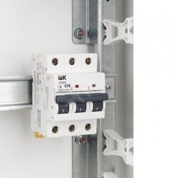 ARMAT Автоматический выключатель M10N 3P C 10А IEK