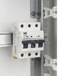ARMAT Автоматический выключатель M06N 3P C 32А IEK