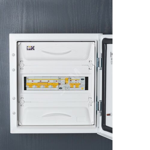 KARAT Автоматический выключатель ВА47-100 4P C 100А 10кА IEK