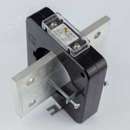 Трансформатор тока измерительный Т-0,66 5 ВА 0,5 1000/5 М S поворотная шина