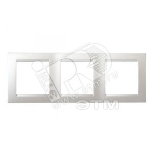 15 Рамка на 3 поста белый