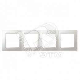 15 Рамка на 4 поста белый