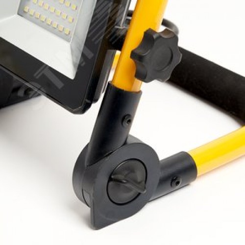 Прожектор светодиодный ДО-30w переносной 6400K 2700 Лм IP65