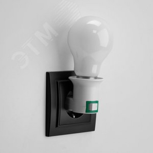 Патрон-переходник с Е27 на розетку с выключателем белый